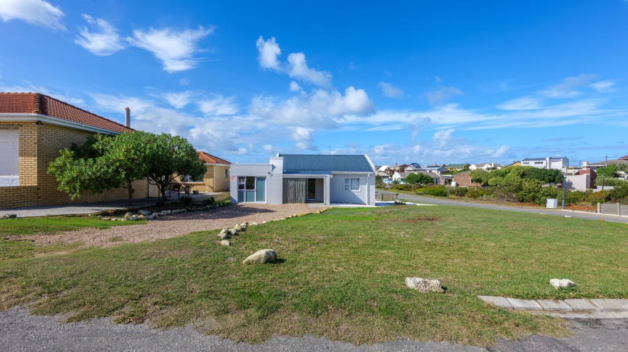 To Let 3 Bedroom Property for Rent in Struisbaai Western Cape